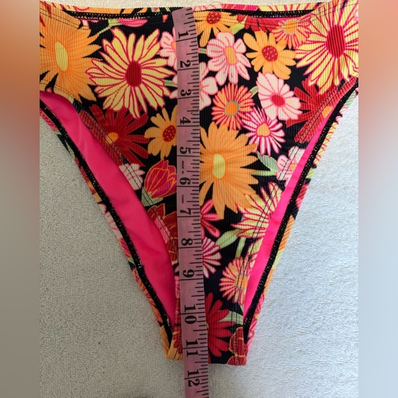 NWT Wild Fable “wild child” bikini bottom XXS. High leg, high waist and “cheeky” - Picture 10 of 10